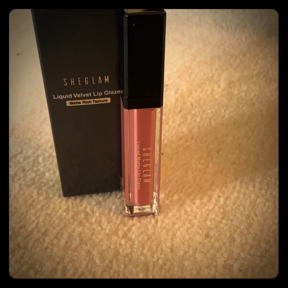 Liquid velvet lip glaze beautiful